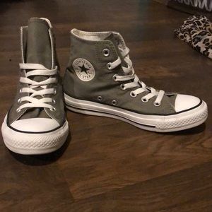 Women’s Converse!
